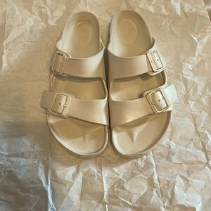 Women’s sandals